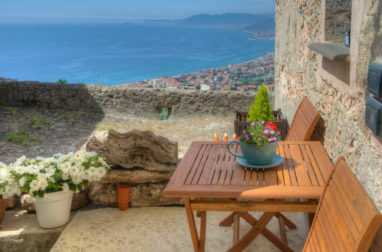 Crosa Tra Le Nuvole Villa Borgio Verezzi Luaran gambar