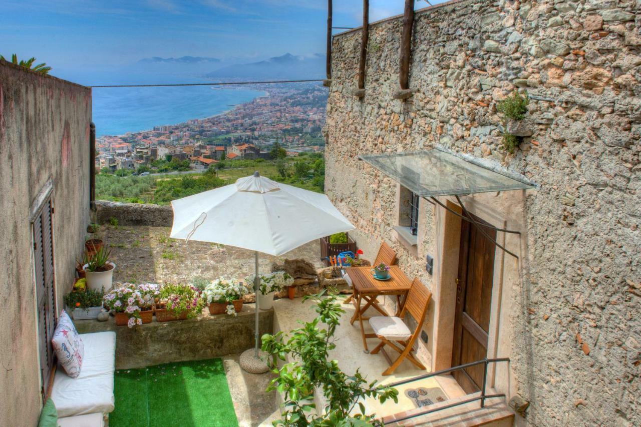 Crosa Tra Le Nuvole Villa Borgio Verezzi Luaran gambar