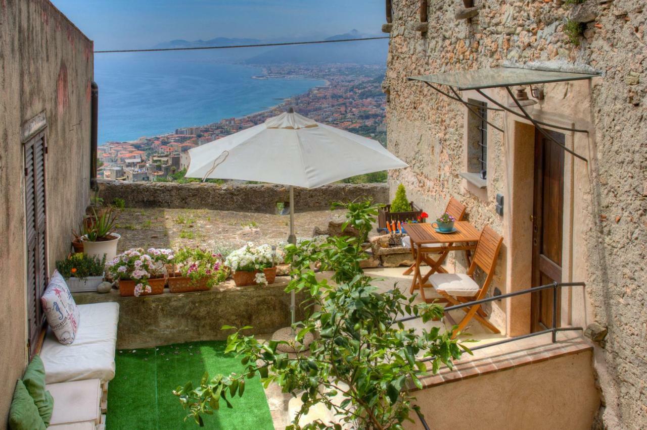 Crosa Tra Le Nuvole Villa Borgio Verezzi Luaran gambar