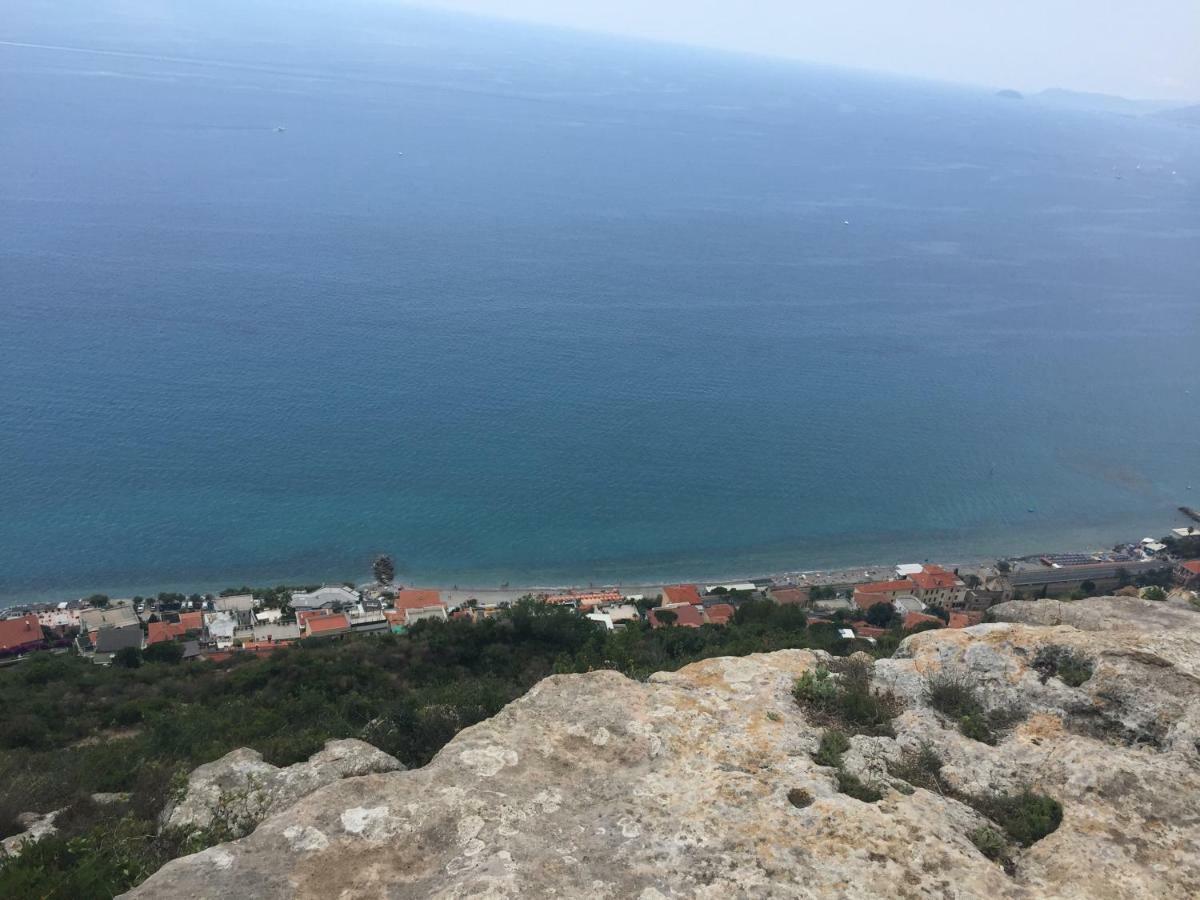 Crosa Tra Le Nuvole Villa Borgio Verezzi Luaran gambar