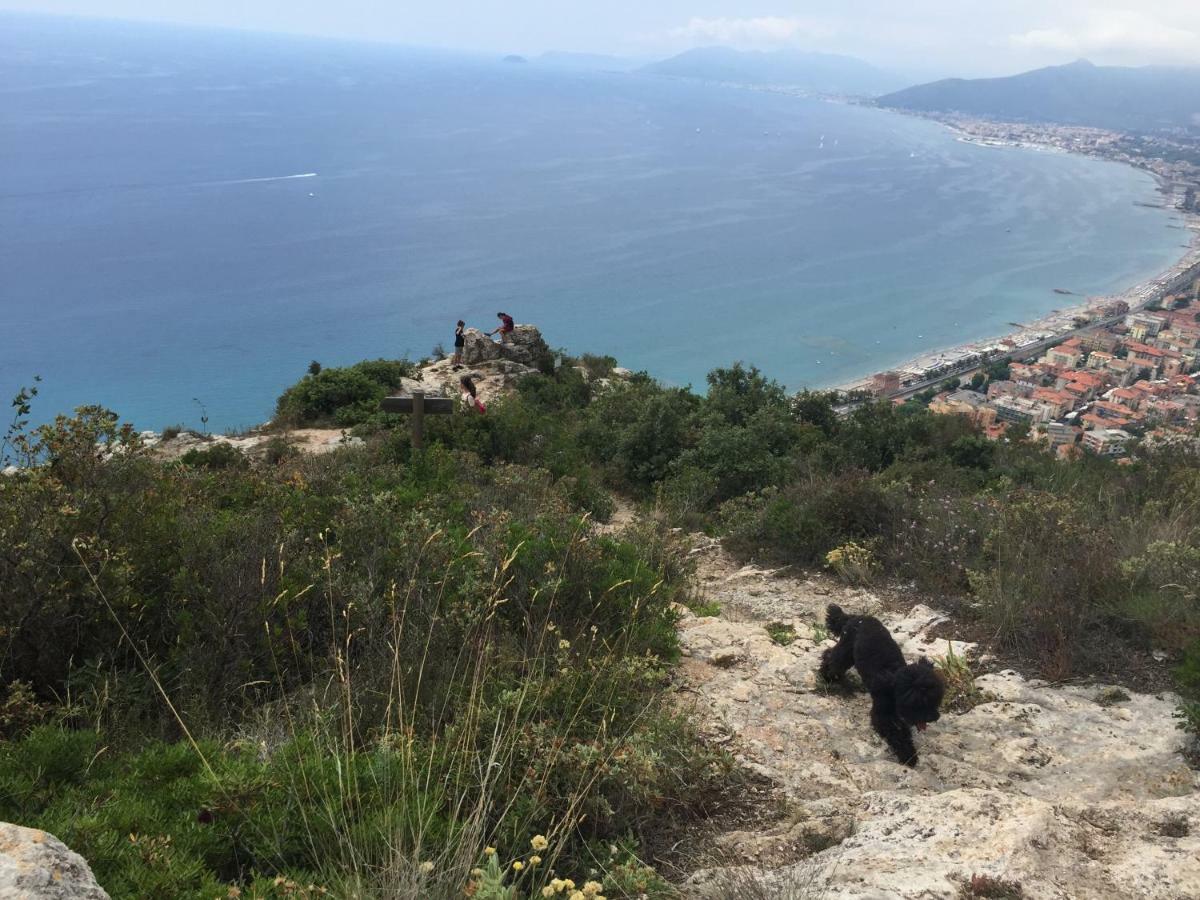 Crosa Tra Le Nuvole Villa Borgio Verezzi Luaran gambar
